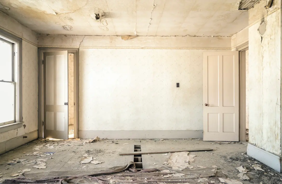 Waste disposal crew managing a cleanout project in Glen Ellyn